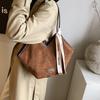 2025 trend line autumn new fabric plaid shoulder bag women's fashion high sense simple commuter tote bag