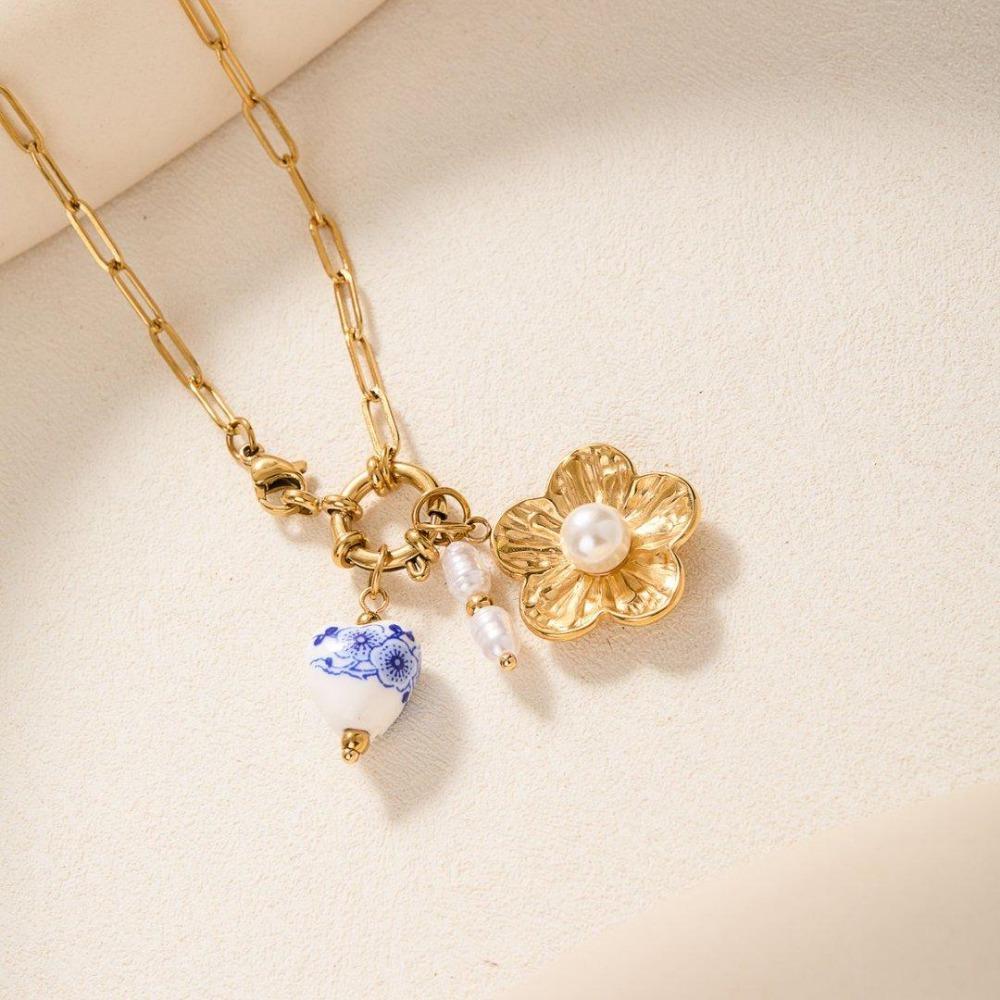 Fashion Personality Necklace High Sense Creative Flower Stainless Steel Temperament Necklace