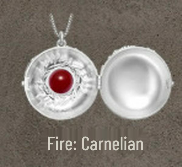 Двусторонний рельефный открывающийся круглый кулон из красного агата и белого халцедона на длинном ожерелье