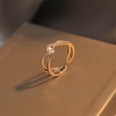 Zarter Perlenring mit Diamantenbesatz Damen Nischendesign Zeigefingerring Ins Kleiner Duft Leichter Luxus High-End Ringschmuck.