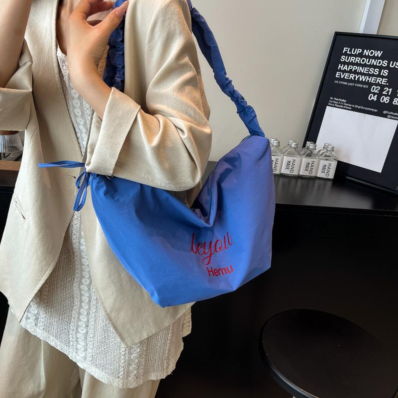 Large-capacity niche design personalized bag women's 2025 fashion commuter dumpling bag Korean simple single shoulder oblique span bag
