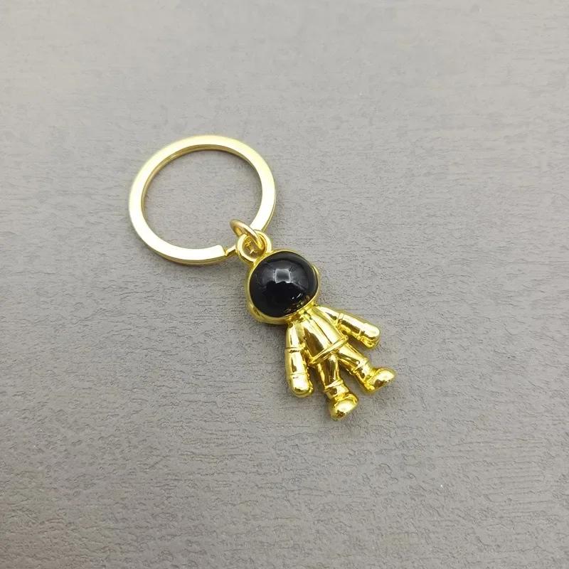 New Fashion 3D Astronaut Keychain Space Robot Spaceman Keychain Keyring Alloy Gift for Man Friend Creative Car Keychain Pendant