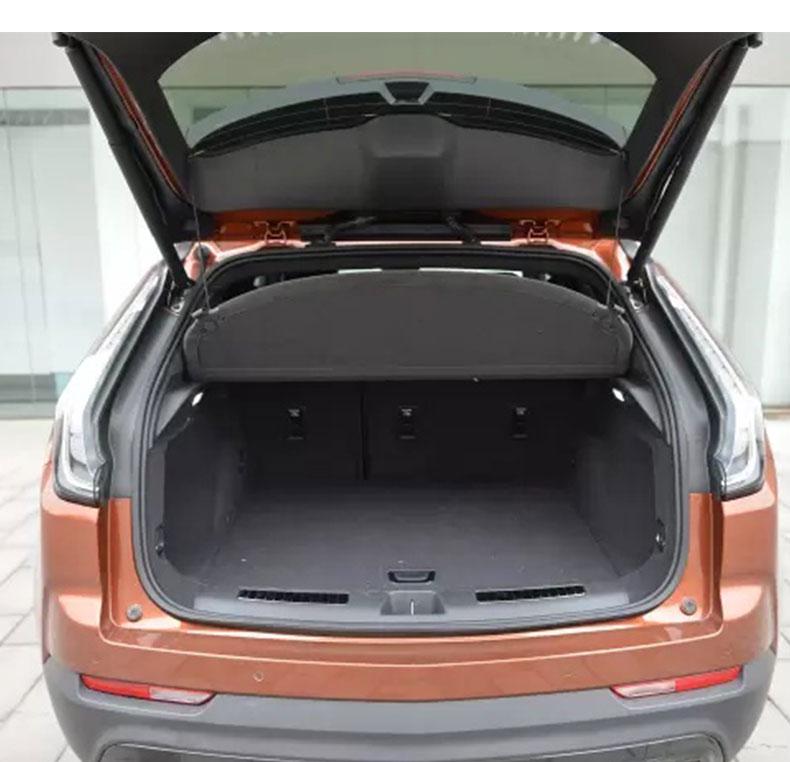 Cadillac XT4 Zadní přepážka zavazadlového prostoru a kryt úložné police