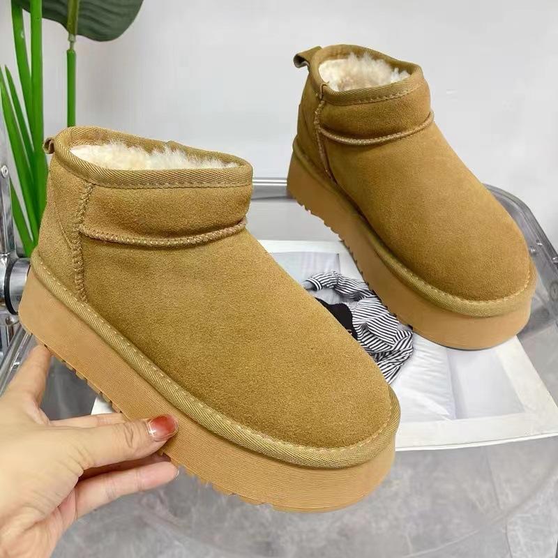 Fur integrated snow boots women's 2025 winter Zhou Dongyu same thick-soled heightening leather wool short boots burst
