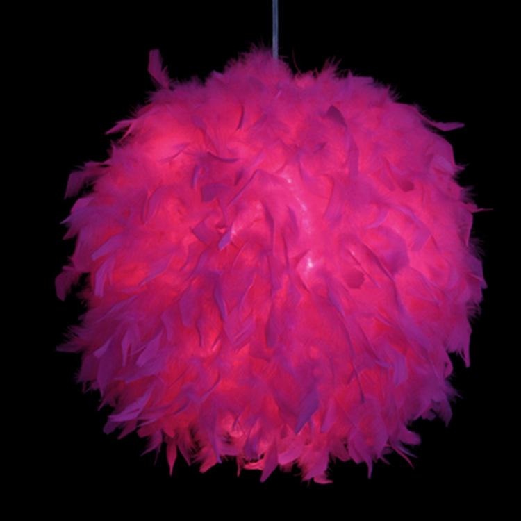 Bílý peříčkový kulový lustr - Kreativní dekorativní osvětlení pro ložnice a obývací pokoje.