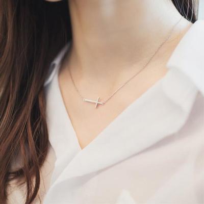 Persönlichkeit Kreuz Weiblich Kurzer Absatz 925 Sterlingsilber Schmuck Nicht Allergisch Süß Einfach Wild Anhänger Halsketten XL002