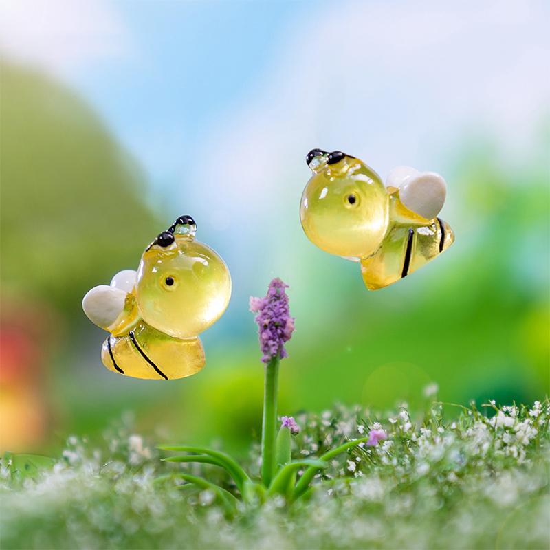 6Pcs Cartoon Luminous Bee Figures Lovely Resin Miniature Bee Figurines Decoration Ornaments Home Decoration Accessories