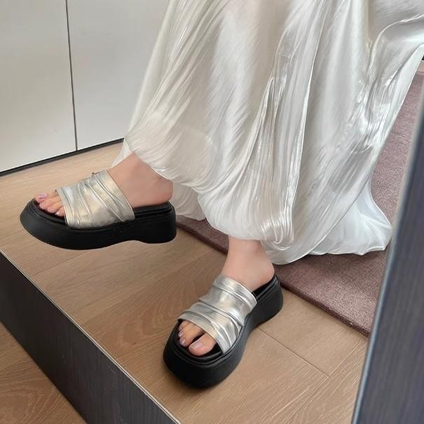 2025 new summer muffin thick-soled cover toe cool slippers outside women's shoes beach casual versatile silver slippers