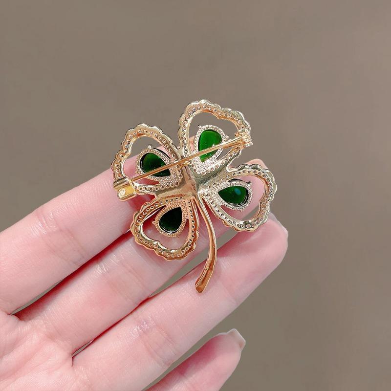 Delicate full diamond four-leaf clover brooch, high-end femininity lucky grass brooch, new anti-light/St. Patrick's