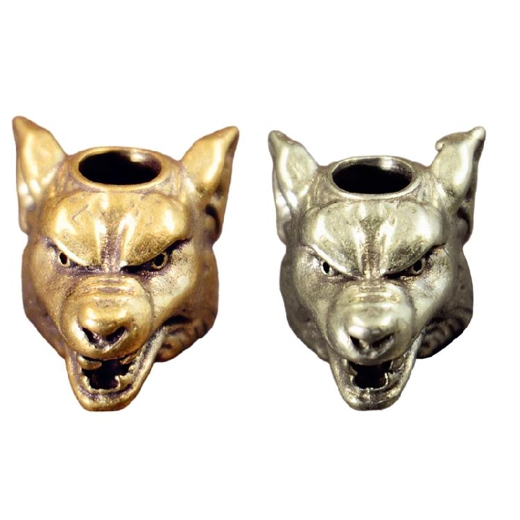 Paracord Pendant Brass Wolf Head Adornment for Adventure Seekers Keychain Charm Unique Backpack Hanging Ornament