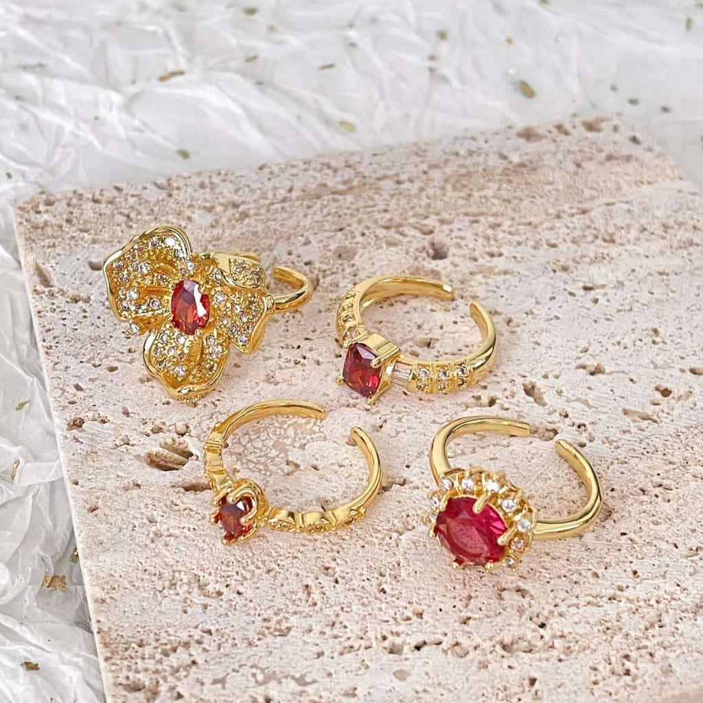 Rotfarbiger Schatz, Goldener Diamantenbesetzter Blumen-Öffnungsring, Leichter Luxus Retro Nischendesign, Personalisierter High-End-Ring Frau