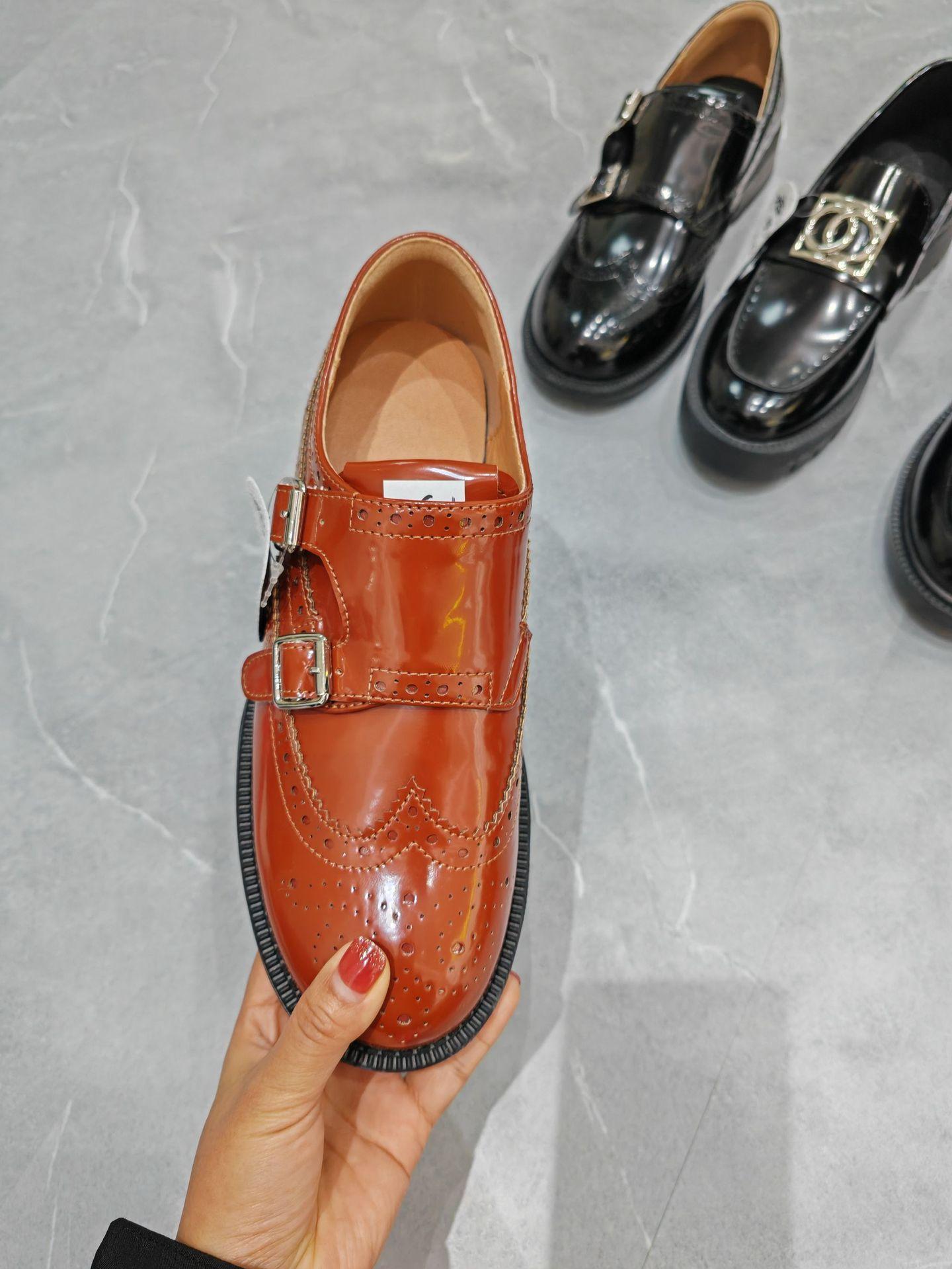 

Autumn and winter new British style retro small leather shoes exquisite carved baroque single shoes Mengke leather shoes women 40