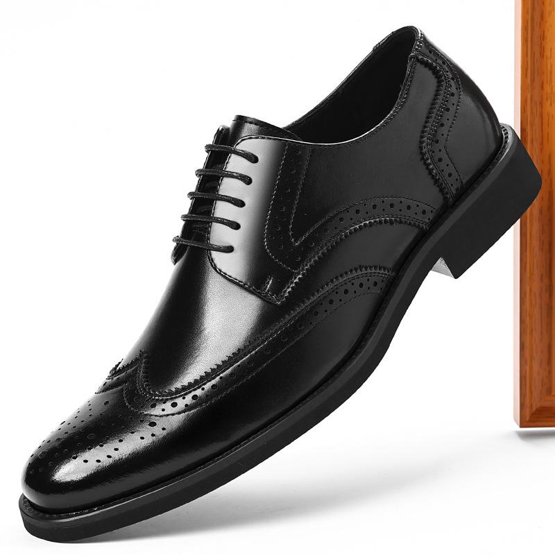 2025 New Designer Brown Brogue Shoes for Men Fashion Casual Lace Retro Dress Shoes Man Spring Autumn Pointed Wedding Shoe Man