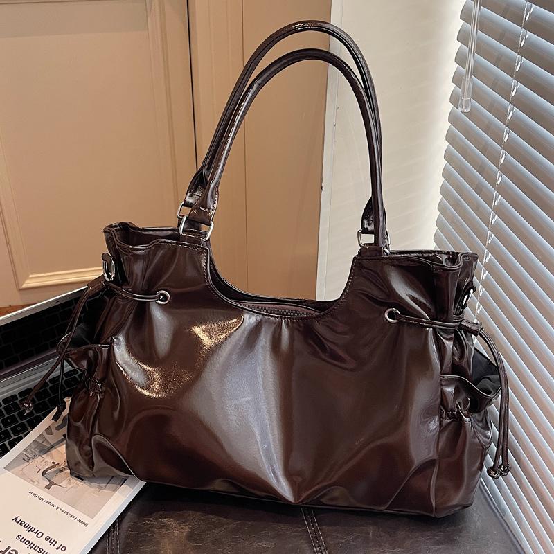 Retro Bag Women's Large Capacity 2025 New Autumn and Winter Niche Design Messenger Bag Single Shoulder Underarm Fold Commuter Bag