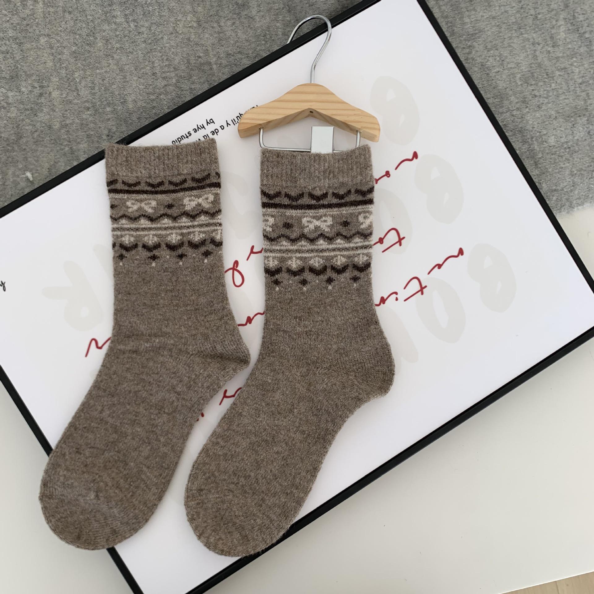 

Шерстяные носки в стиле Fair Isle с ретро-цветовыми блоками - Средняя высота, тепло для осени и зимы One Size