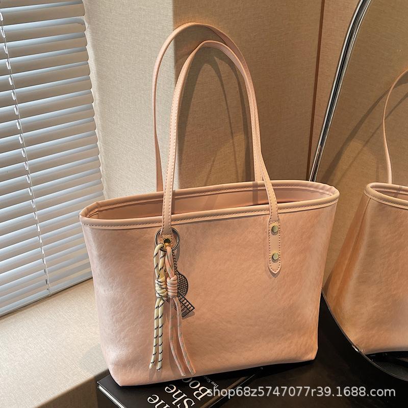 2025 High-end Retro Feeling Large-capacity Underarm Women's Bag New Fashion Tote Bag Niche Versatile Commuter Shoulder Bag