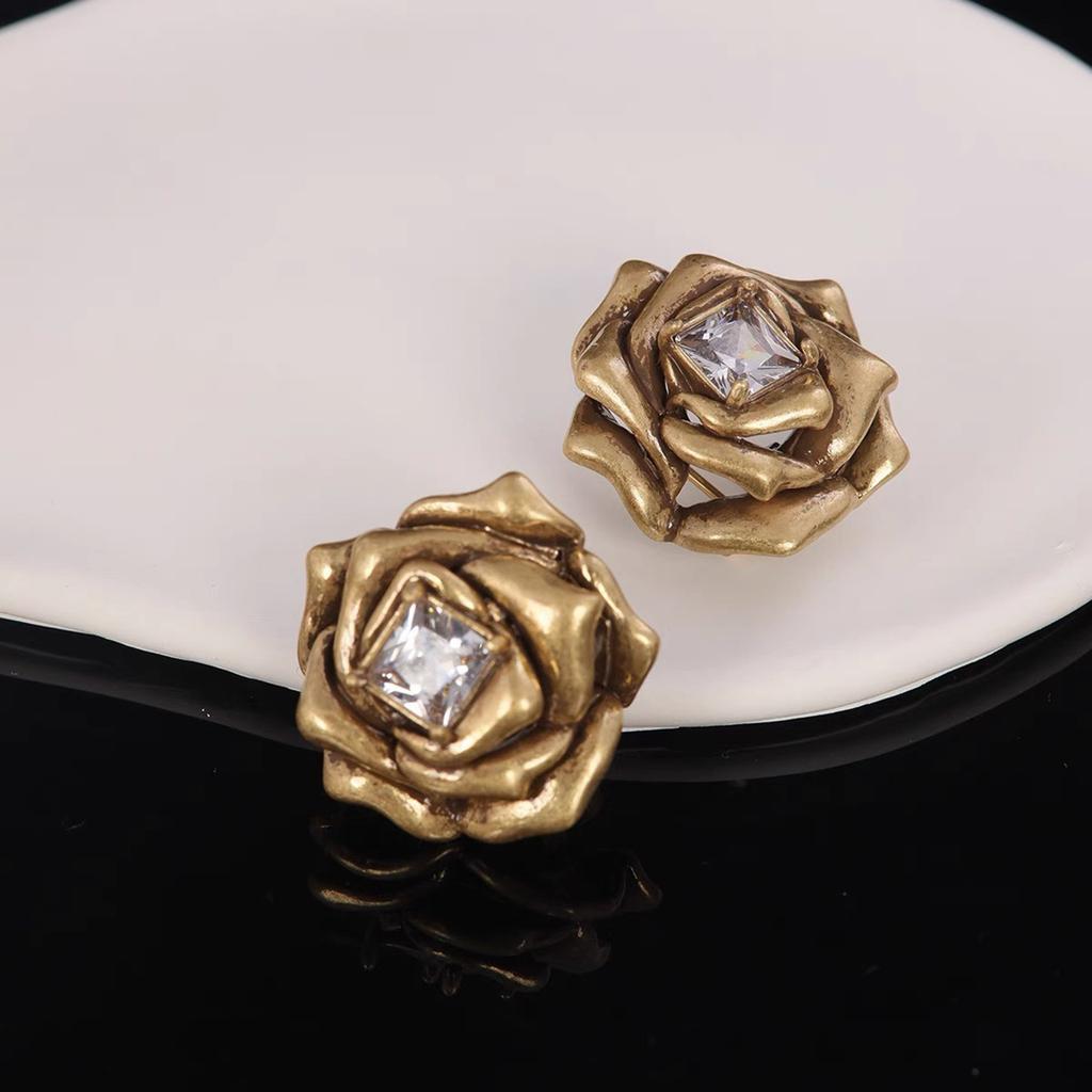 Fashionable Gold Tone Camellia Flower Earrings Convenient for Ladies Portable for Daily and Evening Wear Stylish Outfits