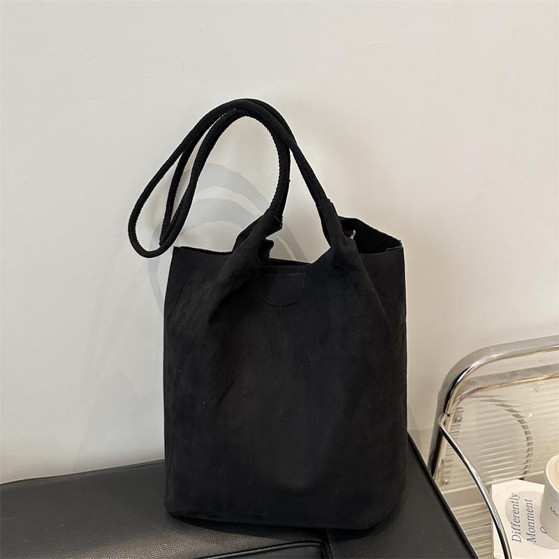 Stylish Large Capacity Tote Bag For Women With Chic Minimalist Design In Black White Or Brown