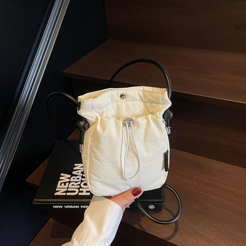 Stylish and simple small cloth bag women's 2025 new trendy ins walking mobile phone bag Japanese lightweight shoulder messenger bag