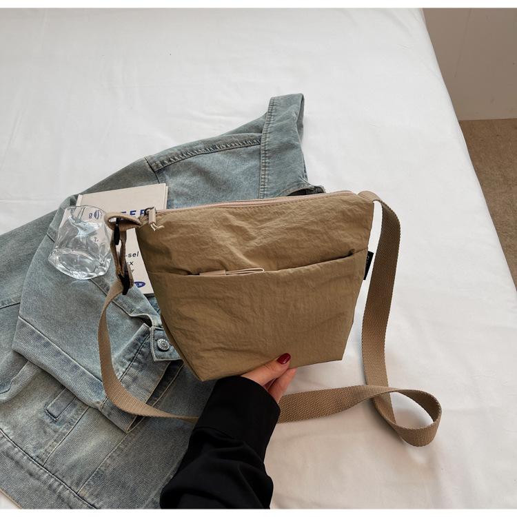

2025 new simple and lightweight canvas dumpling bag Korean version fashion solid color crossbody bag niche popular one-shoulder women s bag хаки