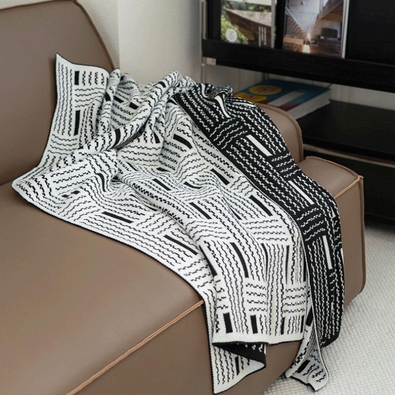 Vintage Black-White Striped Knitted Sofa Throw Blanket - Single-Person Office Nap Shawl AC Blanket