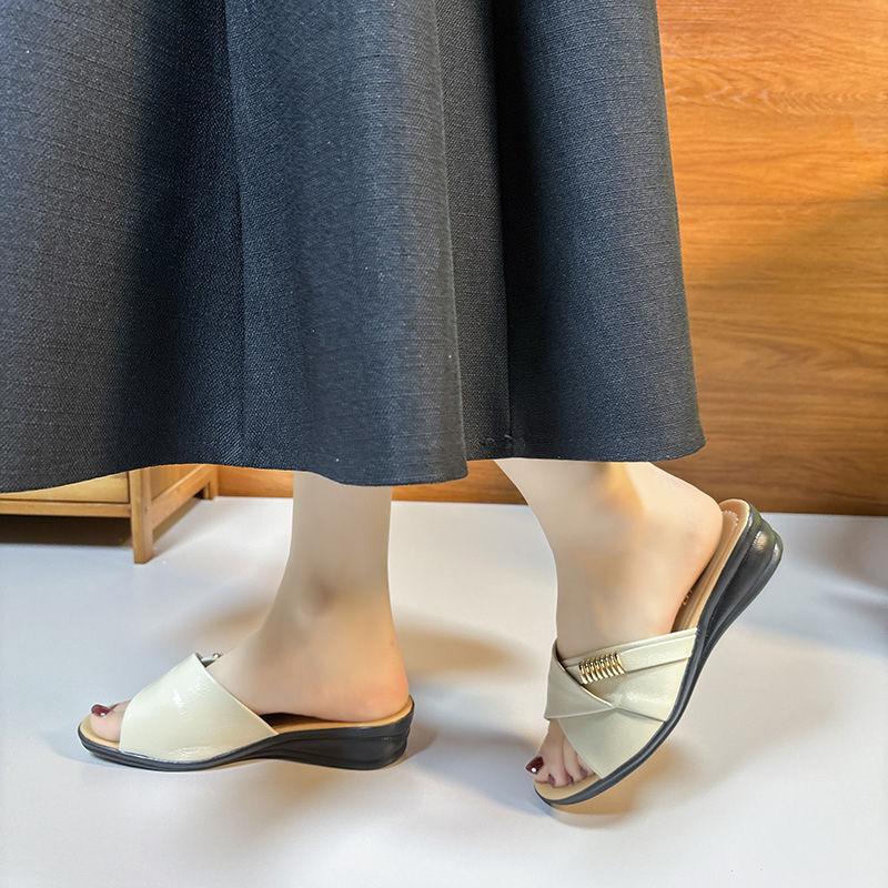 Summer Outdoor Wear New Slippers Comfortable Women's Sandals Large Size Anti Slip Flat Bottom