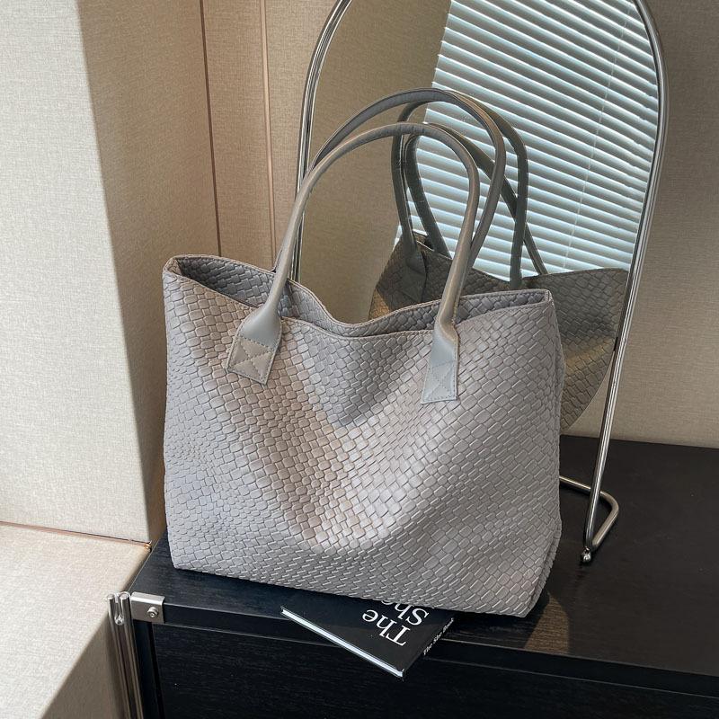 A Korean Version of Large-capacity Commuter Tote Bag, Fashionable Niche Shoulder Bag, Simple Hand-carried Armpit Bag for Work