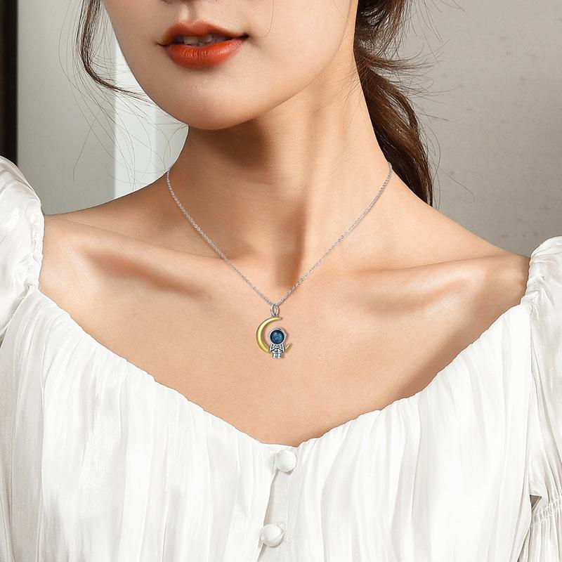 2022 Star Moon Astronaut Couple Necklace Men And Women A Niche Design Light Luxury Collarbone Chain Tide