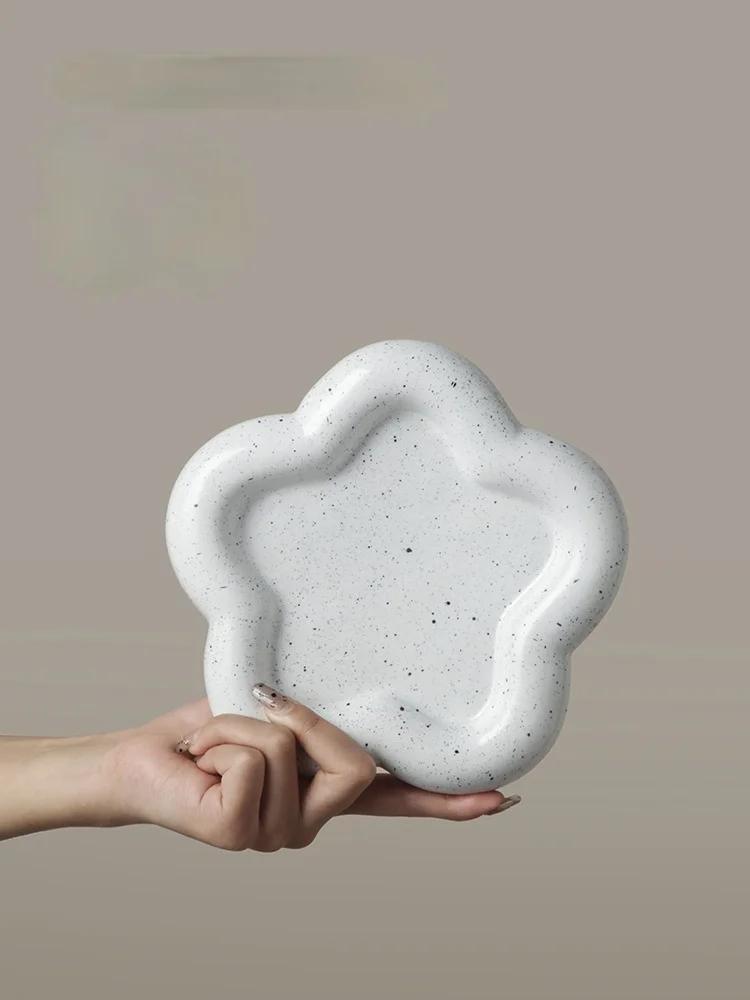 Ins Nordic Style Creative Cloud Tray Desktop Dessert Cake Plate Steak Salad Plate Ceramic Heart Fruit Plate Decoration