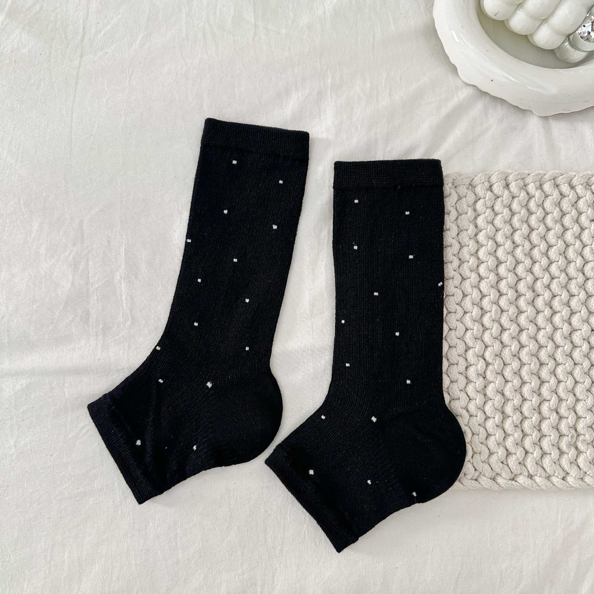 

Sock Pile Pile Sock Polka Dot Footstep Leg Cover Grey Mid-calf Sock Simple and Versatile Breathable Thin Sock 1 pair чорний