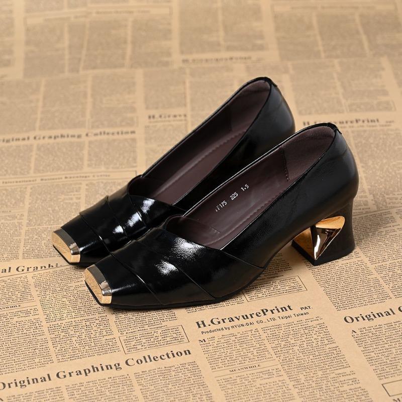 The first layer of cowhide spring and autumn new fashion anti-kick metal square head shallow mouth versatile comfortable thick heel single shoes women