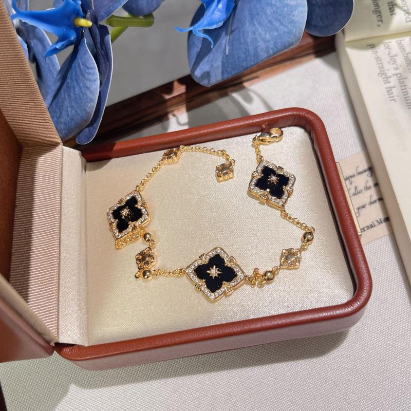 Italian Cloth Qi Lati Natural White Fritillary Four-Leaf Clover Bracelet Women'S Fashion Retro Rhombus Chalcedony Jewelry
