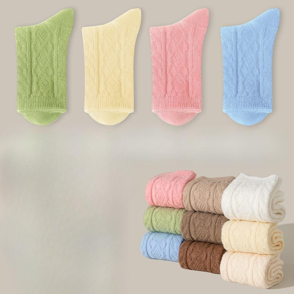 4 Pairs of Women's Winter Fleece and Thickened Warm Sleeping Floor Mid Calf Socks