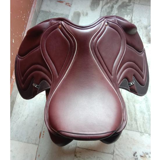 Leather Jumping Monoflap Saddle with Changeable Gullets – Elegant Cantle Design