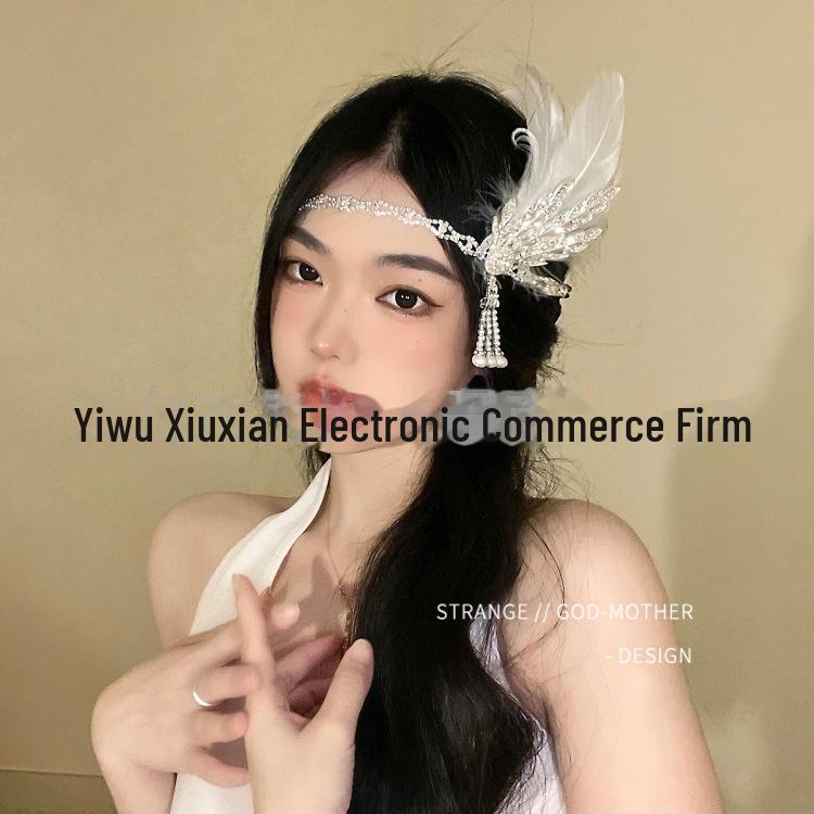 Cocar vintage de penas e strass para festa étnica ou palco