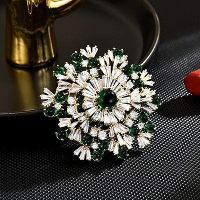 Broche Elegante de Diseño de Lujo Ligero para Mujer con Copo de Nieve de Zircón Incrustado, Broche de Moda Versátil con Sentido del Diseño Nicho