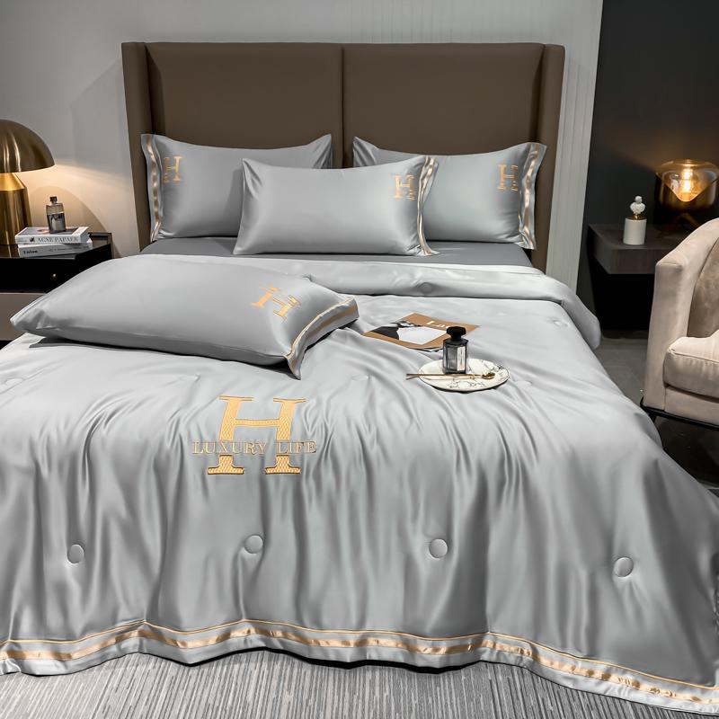 New Ice Silk Summer Quilt Air Conditioned Comforter Quick Cooling and Cooling Home Student Dormitory Quilt Queen King Size