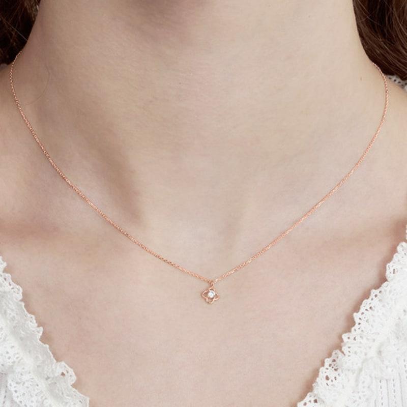 engbrox Line Flower Cubic Necklace