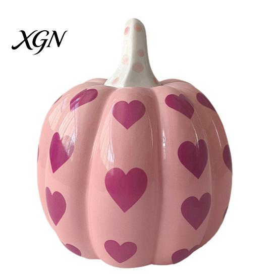 Valentine Day Home Decor Pink Ceramic Pumpkin with Heart Pattern, Artificial Figurine, Seasonal Interior Decorations Fall Tabletop Ornaments