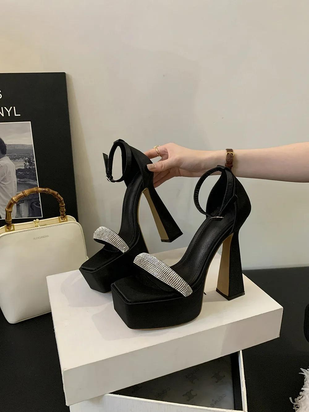 

Женские босоножки Bling One Word со стразами, сексуальные, с открытым носком, на квадратной платформе, с пряжкой, на высоком каблуке, для клубной вечеринки 35