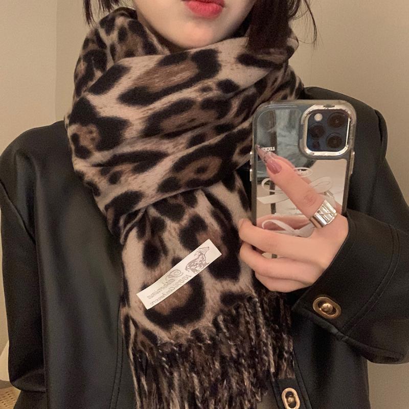 Women's Sweet Cool Retro Leopard Print Fringe Scarf Thickened Shawl for Autumn and Winter Y2K Style