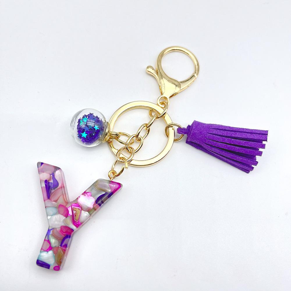 Europäischer und Amerikanischer Bestseller Englischer Initialschlüsselanhänger mit Lila Quasten-Accessoire