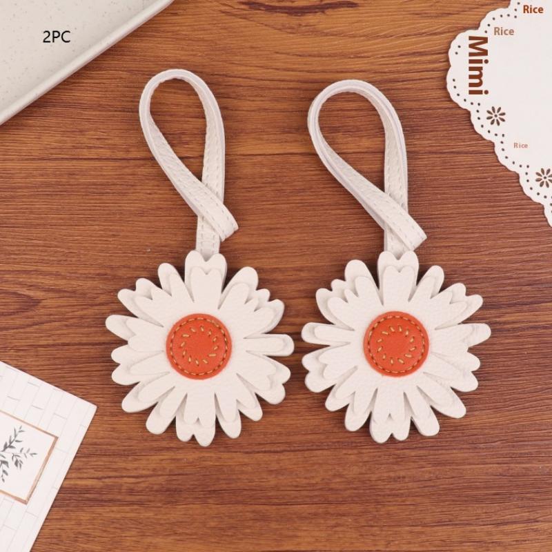 

Шкіряний брелок «Ромашка» Персоналізований брелок «Соняшник» Підвіска для сумки Прикраса для підвішування на ключі від машини Унікальні подарунки 2Pcs