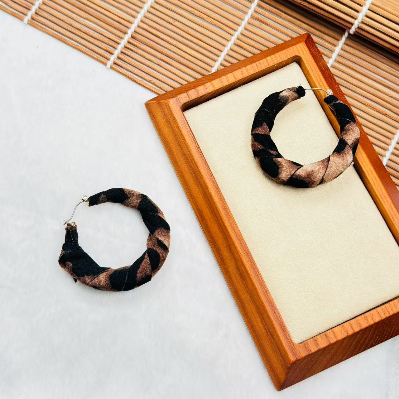 Ретро серьги серьги леопардовый принт осенне-зимний стиль темперамент классический ретро стиль высокая мода