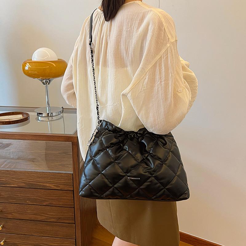 Rhombus embroidery thread fashion soft leather chain bag women's 2025 spring new versatile messenger bag bucket bag women