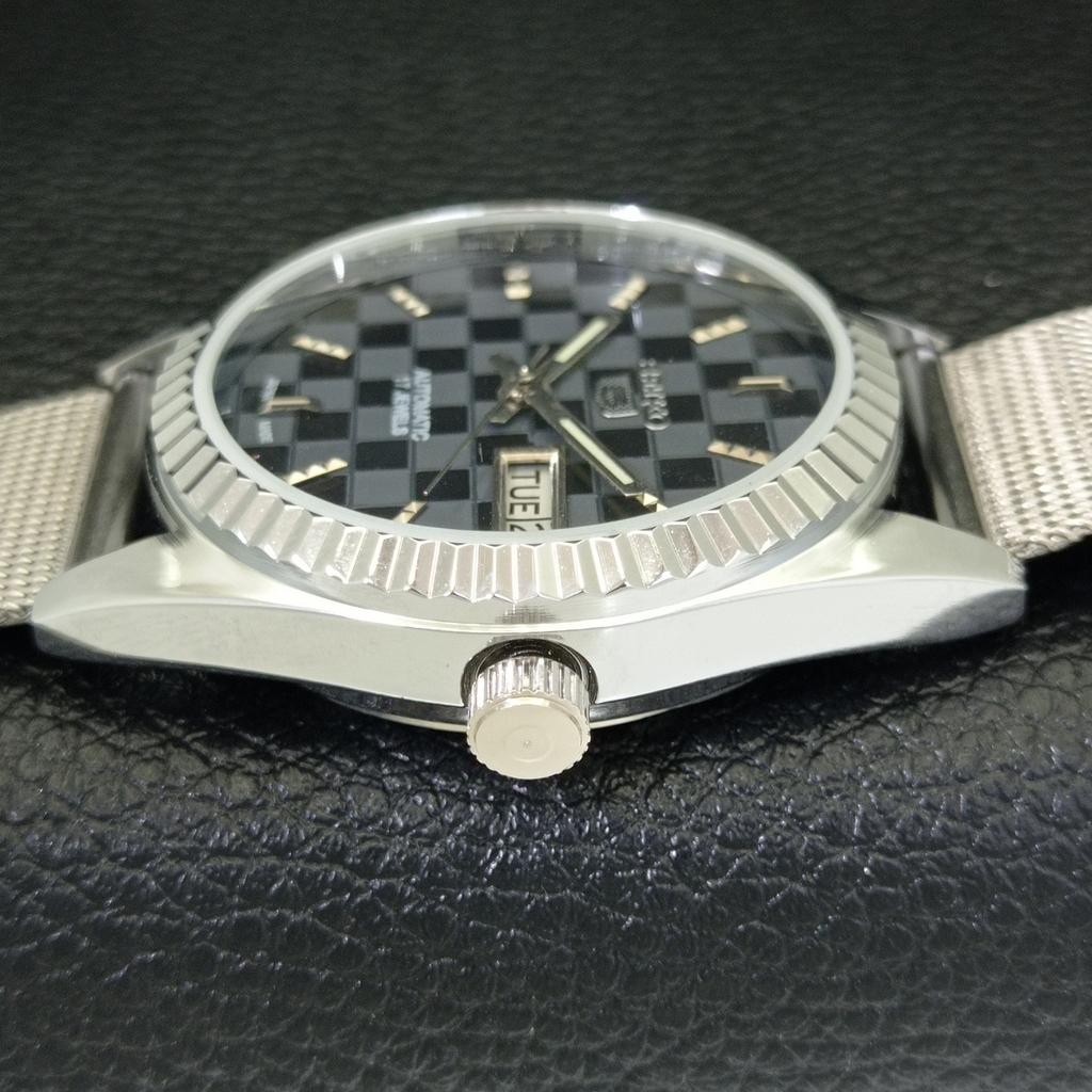 AUTOMATIC VINTAGE REFURBISHED SEIKO 5 JAPAN MENS BLACK DIAL WATCH a440369-4 Sk-a440369