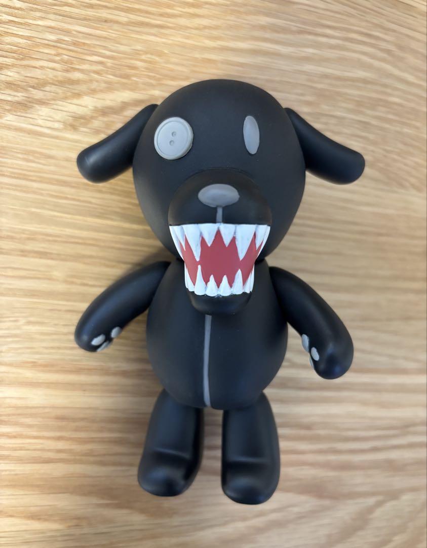 

[USED] Buster Black Figure by the pillows