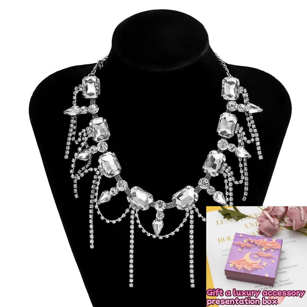 Niche design light luxury full diamond necklace sweet cool tassel rhinestone necklace clavicle chain