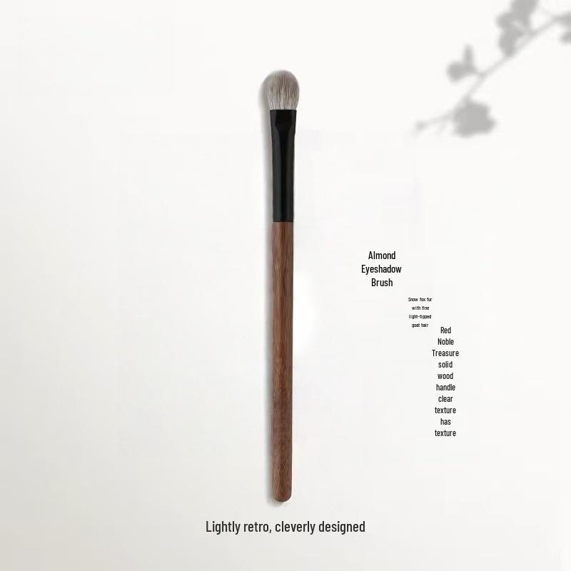 Snow Fox Hair Makeup Brush: Large Eyeshadow Blending Brush for Base Color Application