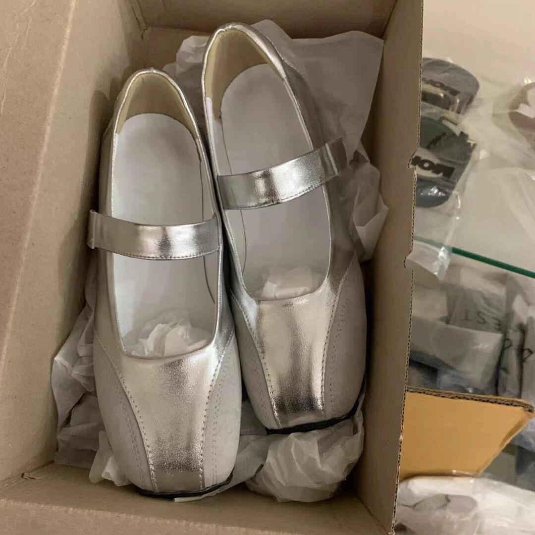 

Second hair! French square head flat bottom Mary Jane women s shoes new leather versatile Velcro single shoes 34 срібний